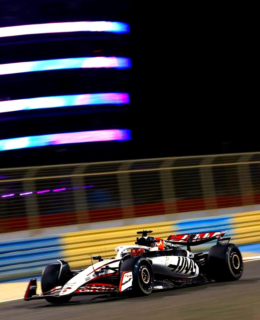 哈斯车队翻盘迈凯伦，皮亚斯特里关键制胜